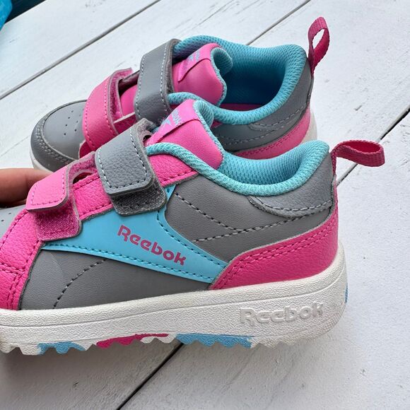 Weebok by Reebok - Size 9 - Picture 5 of 10